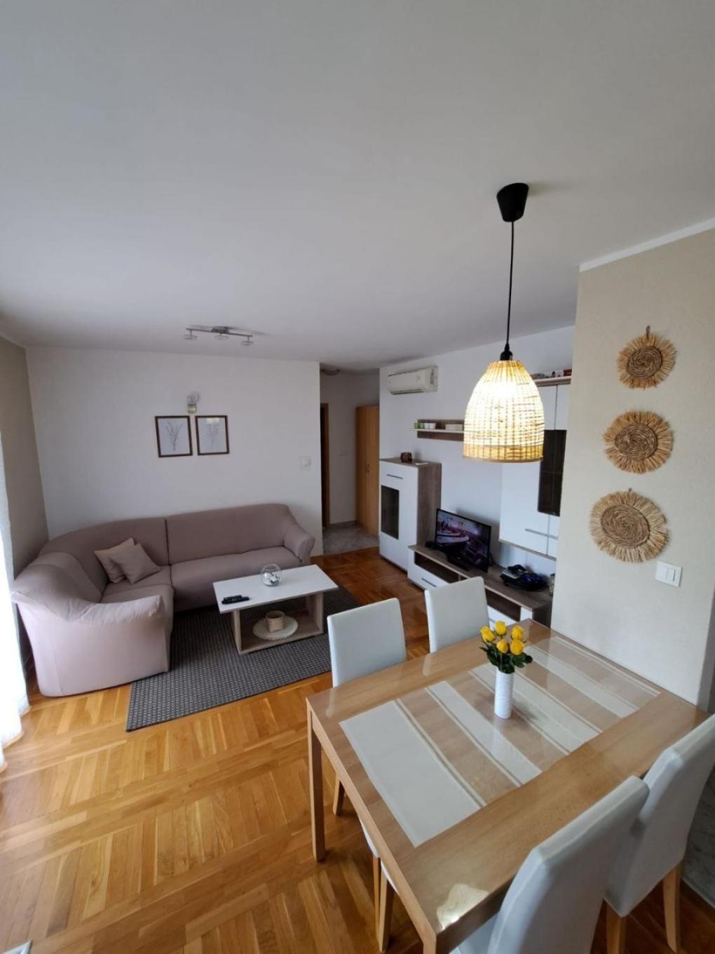 Apartment Slava - Close To The Mall Split Bagian luar foto